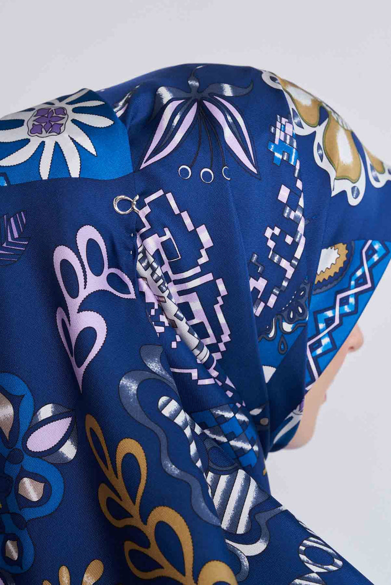 text -- arzu knot royal blue