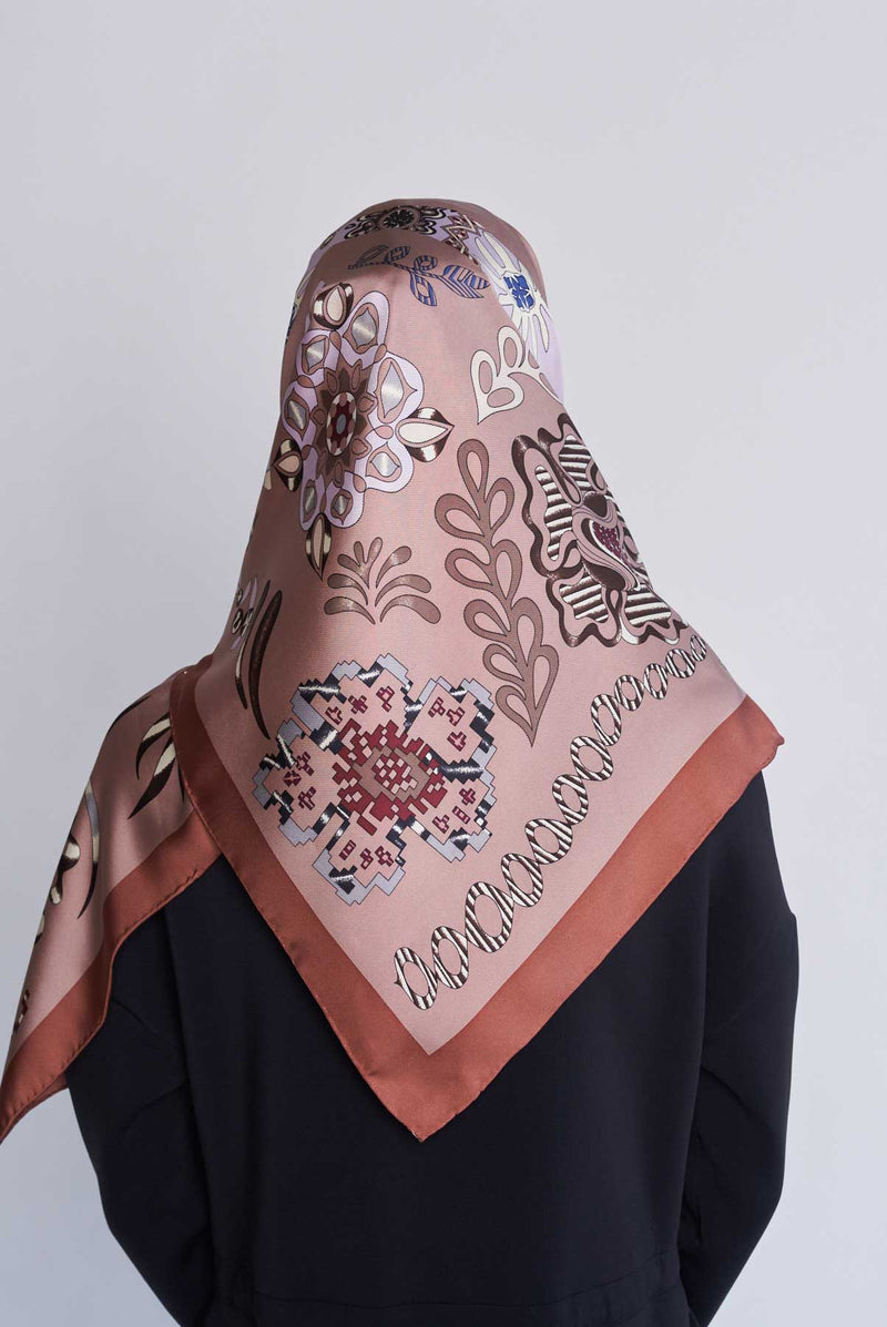 text -- arzu knot rose gold