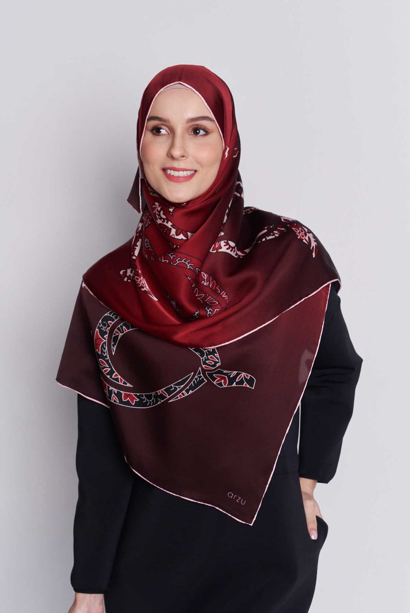 text -- arzu knot crimson red
