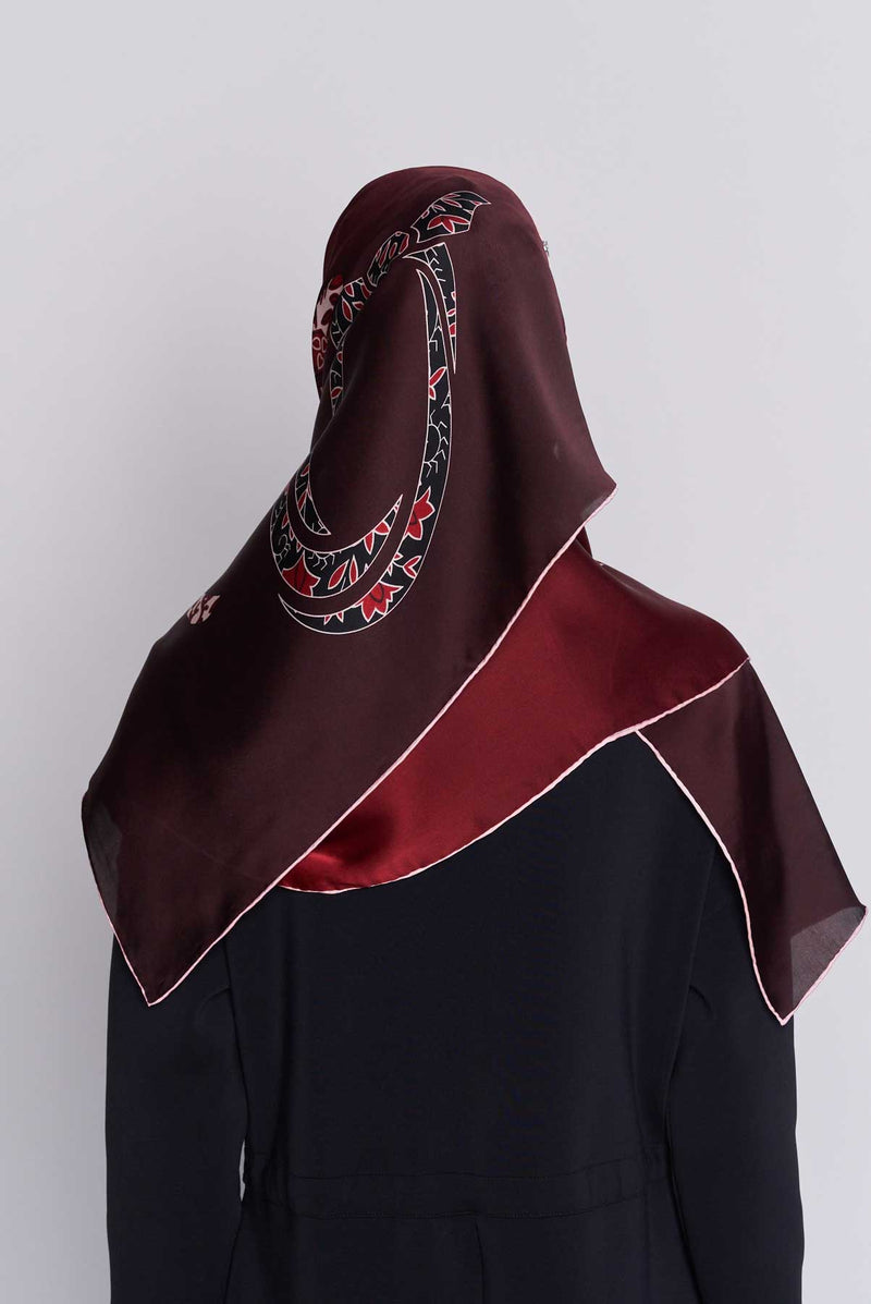 text -- arzu knot crimson red