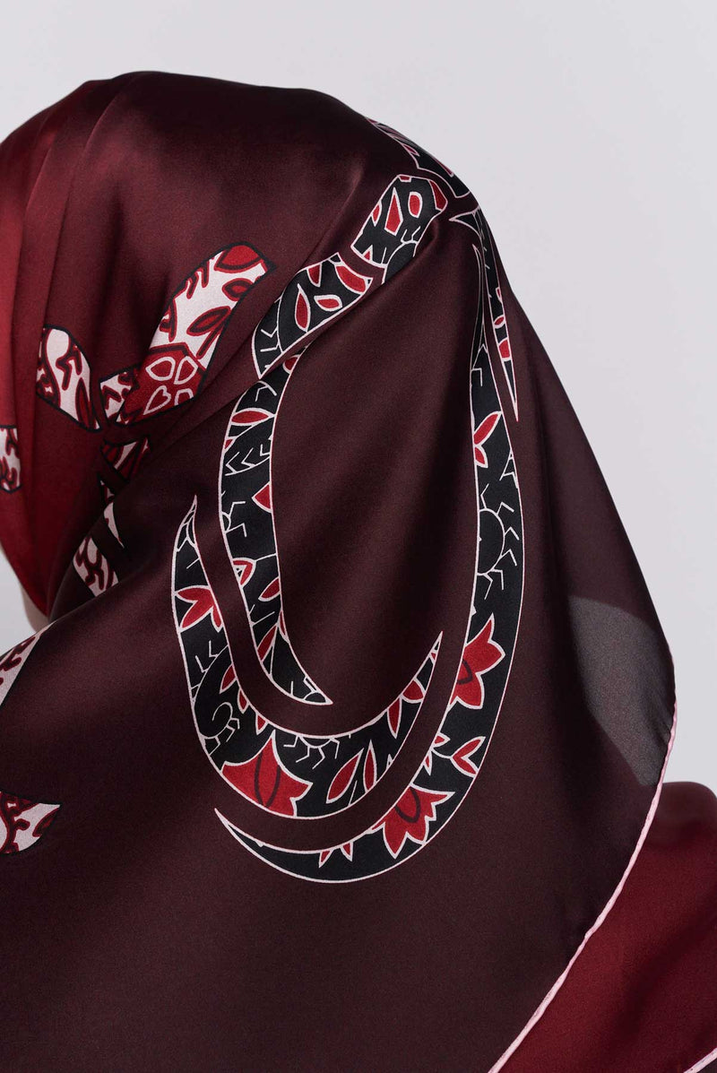 text -- arzu knot crimson red