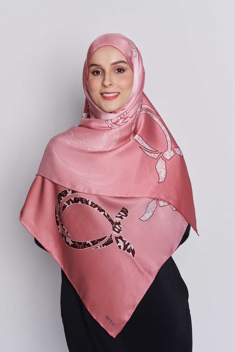text -- arzu knot rose