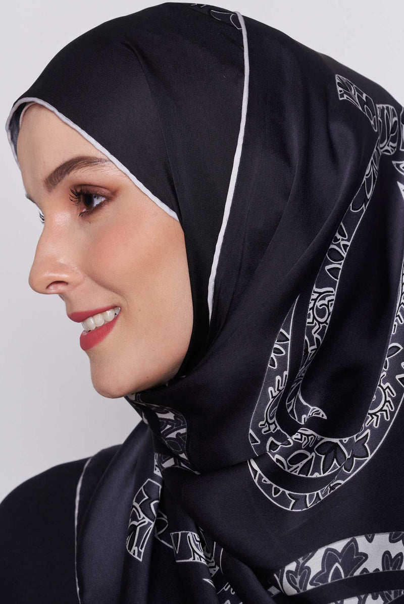 text -- arzu knot sophisticated black