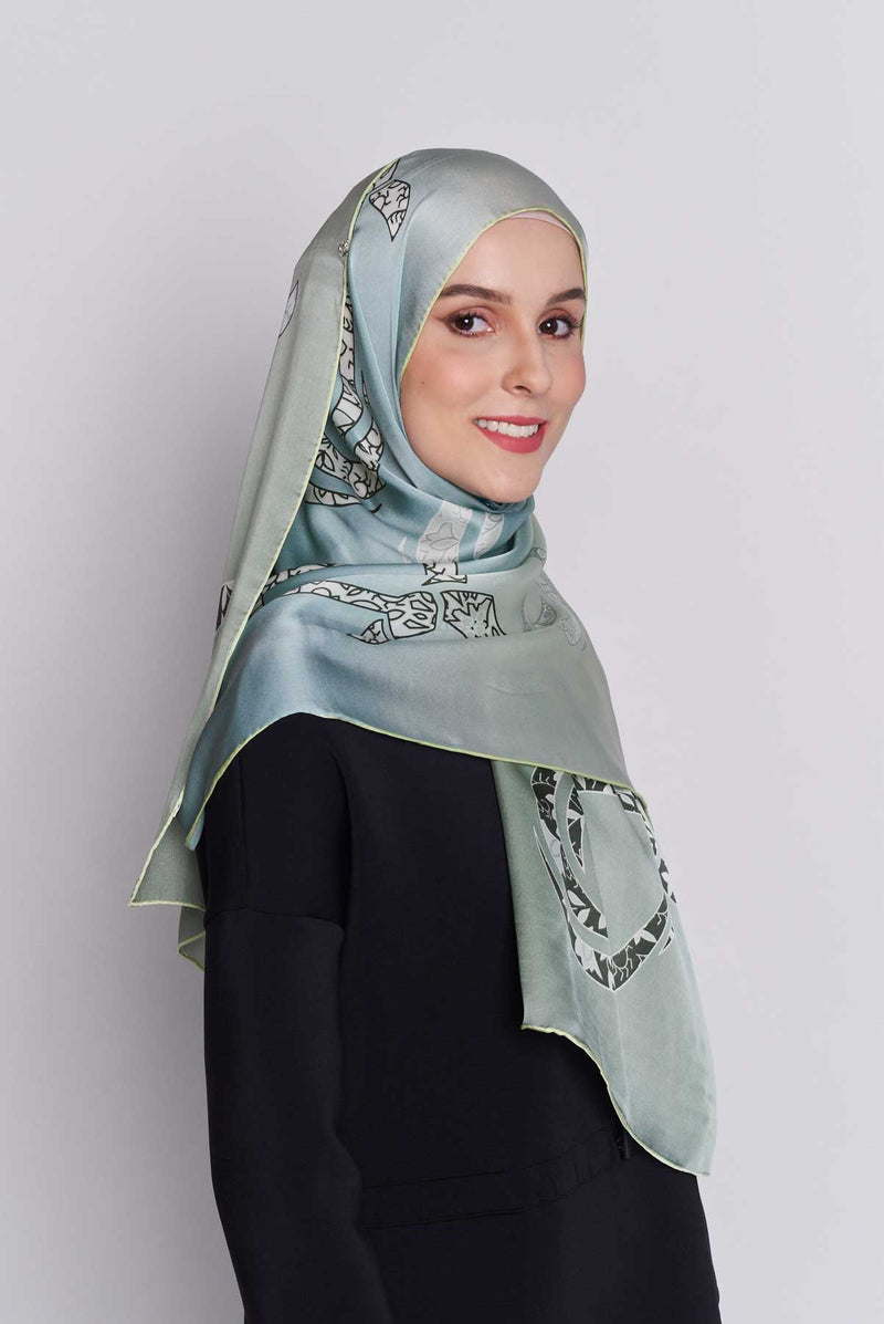 text -- arzu knot green