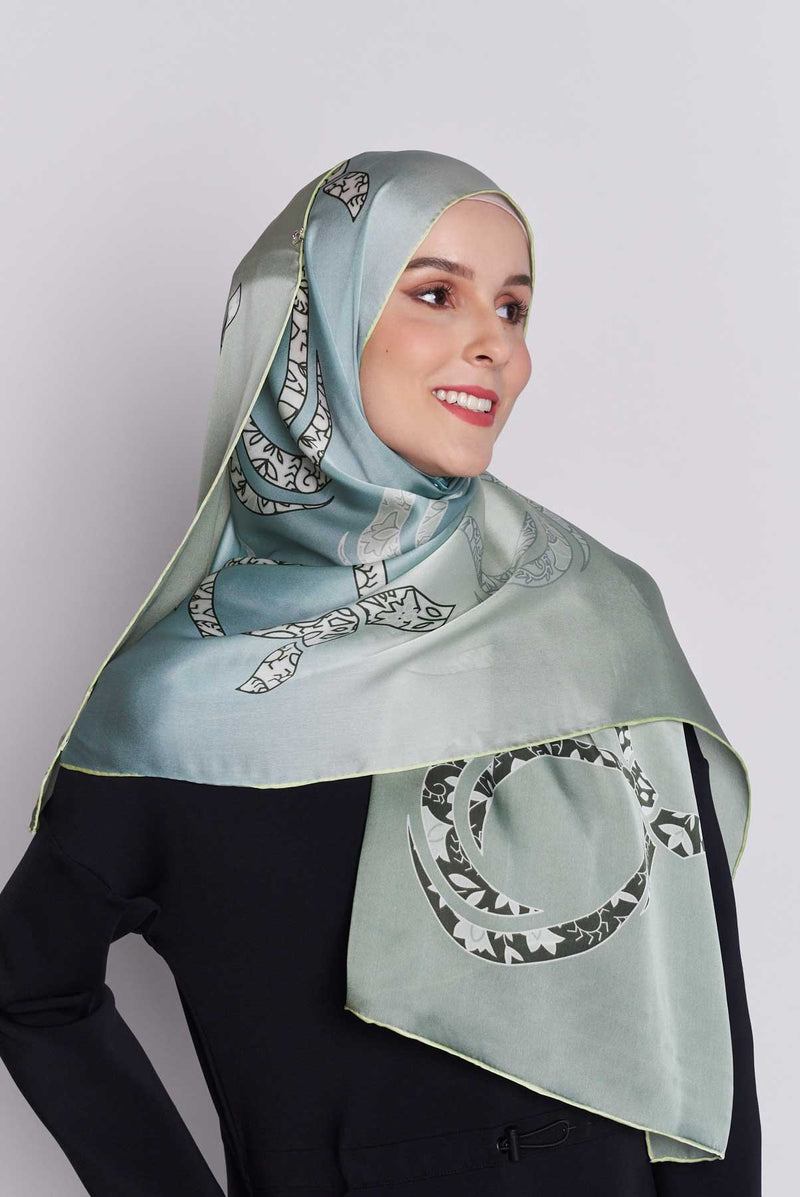 text -- arzu knot green