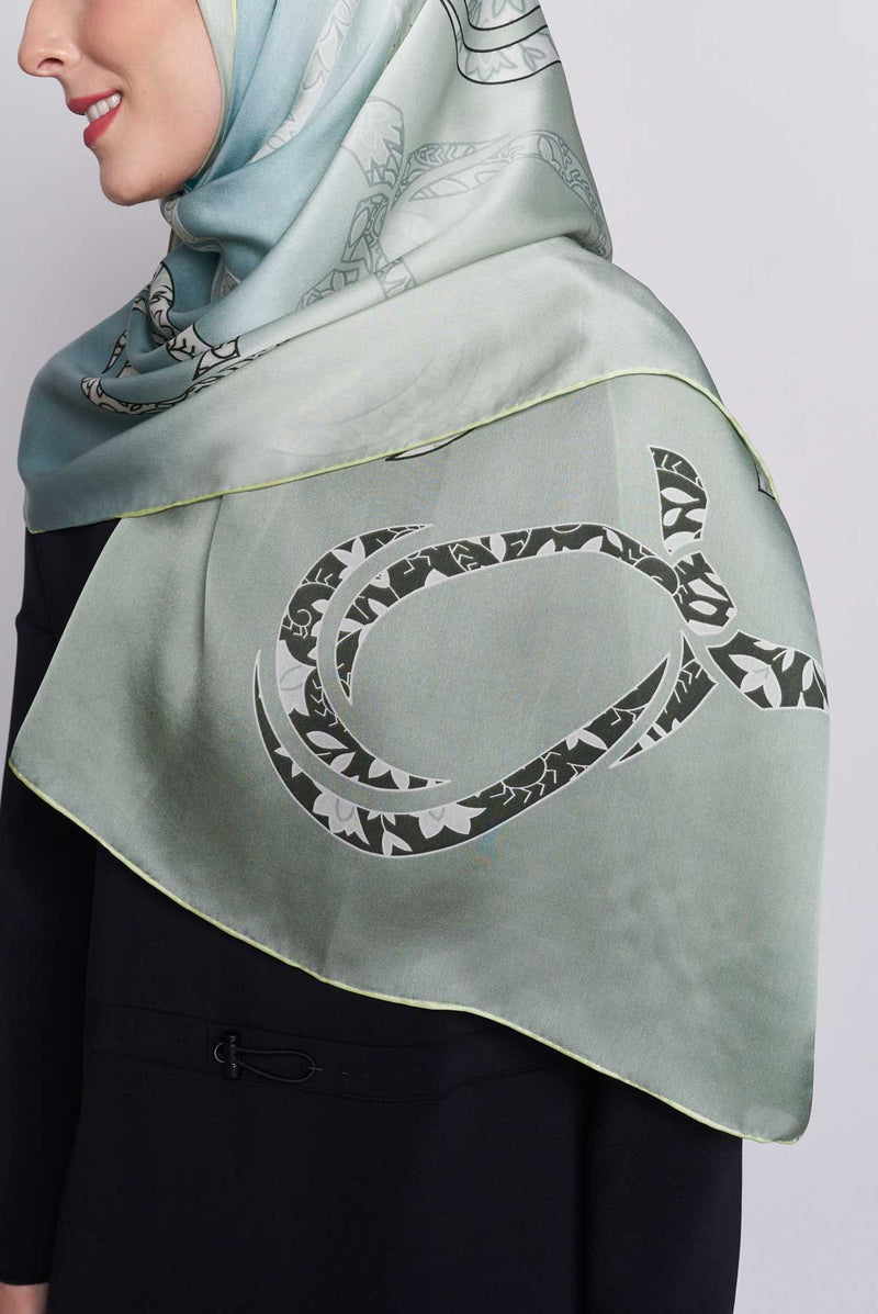 text -- arzu knot green
