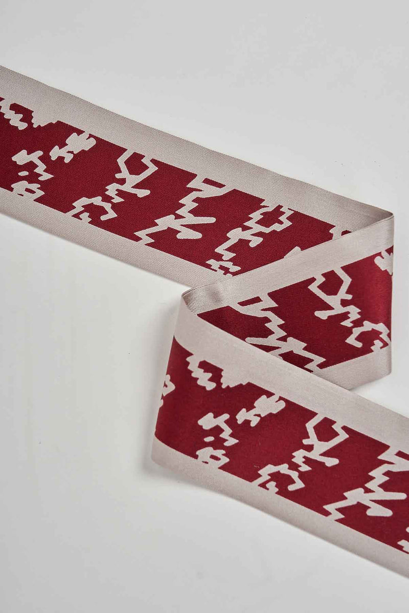 text -- taupe red twilly