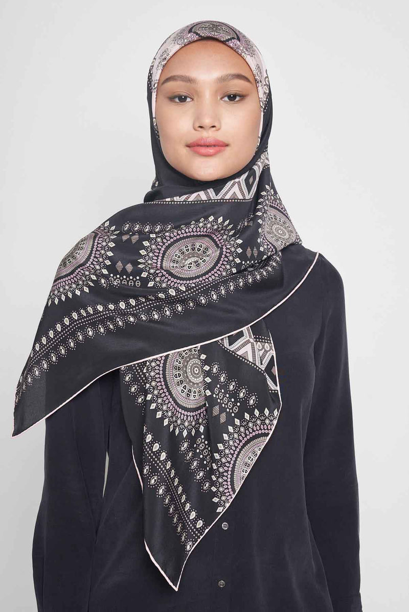 text -- ottoman sophisticated black