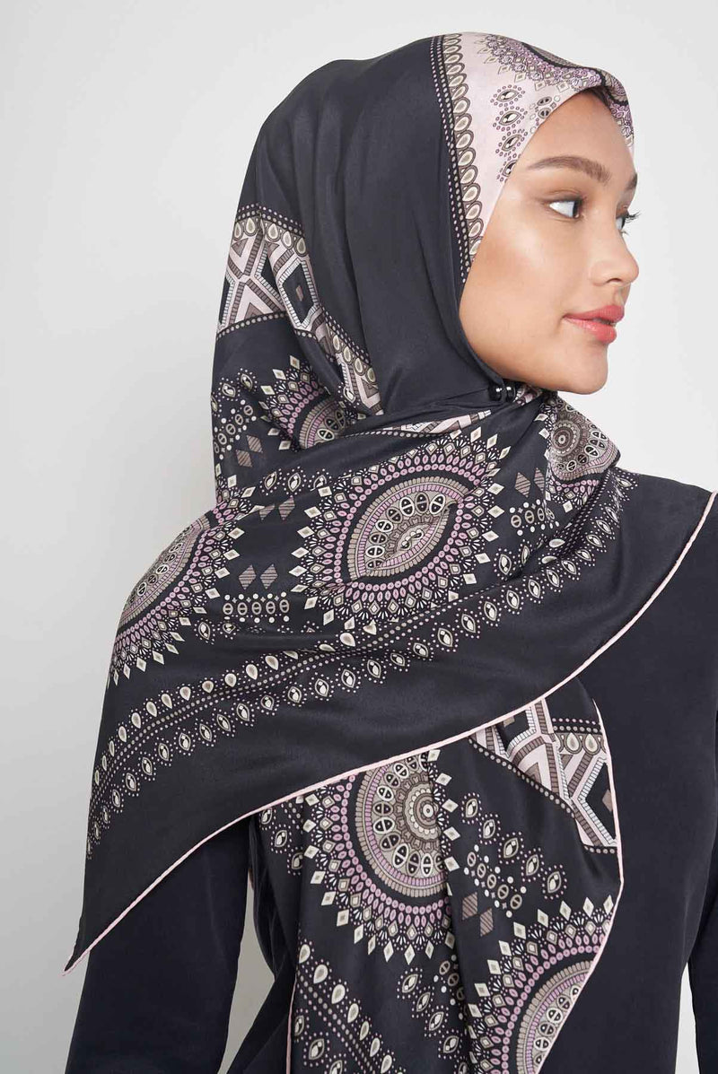 text -- ottoman sophisticated black