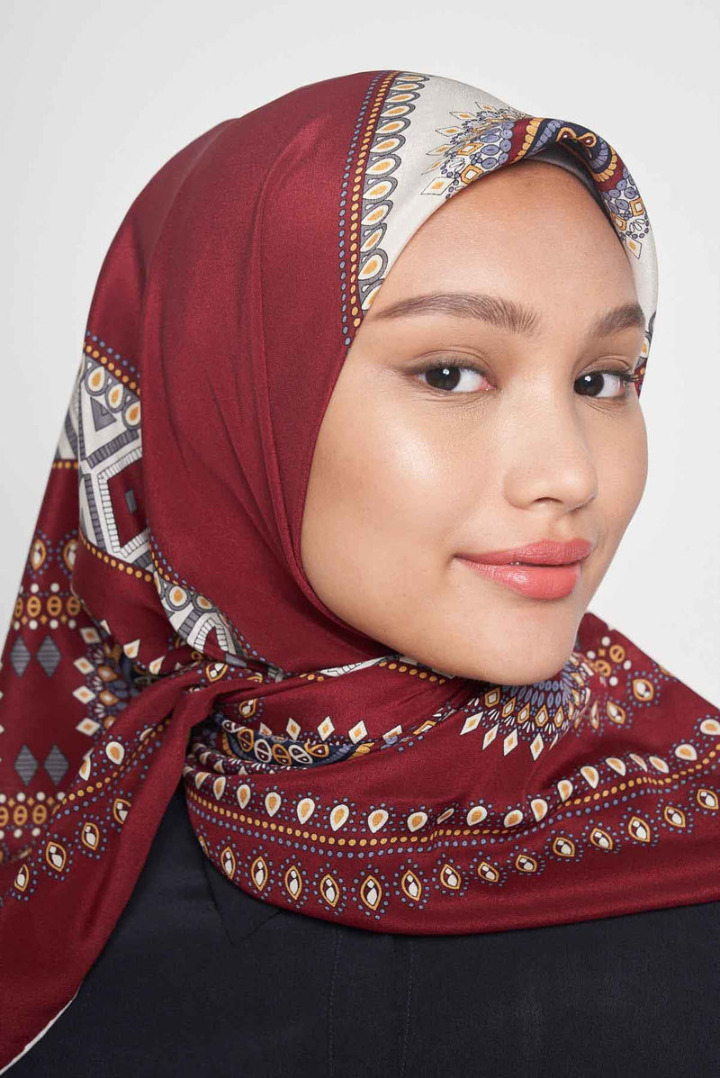 text -- ottoman reigning red