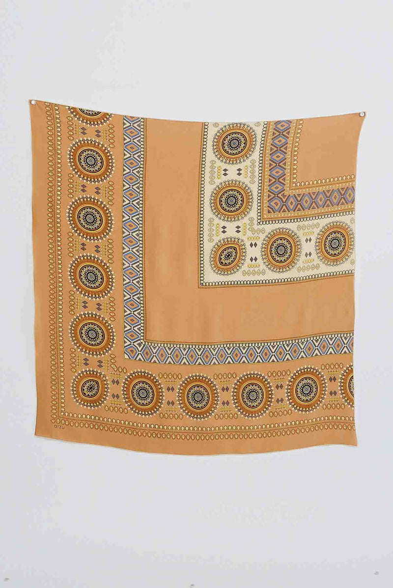 text -- ottoman queenly gold
