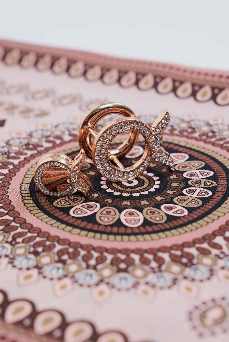 text -- ottoman polite pink