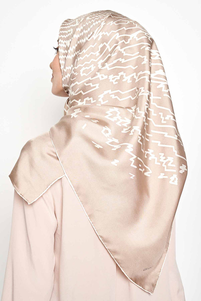 text -- shimmering thumbprint taupe
