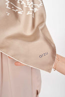 text -- shimmering thumbprint taupe