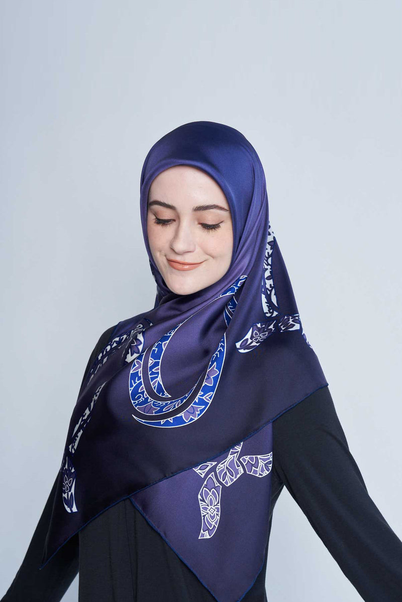 every knot has a silver lining square TWILL SILK Large