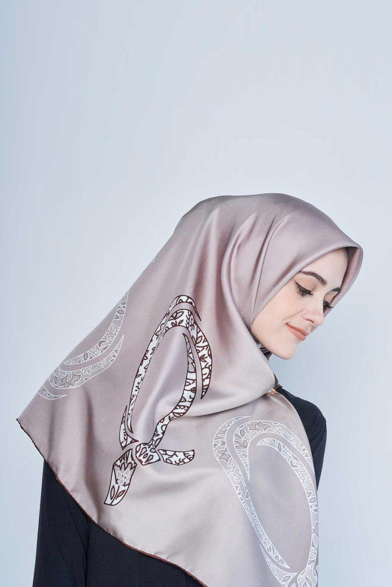 every knot has a silver lining square TWILL SILK Large