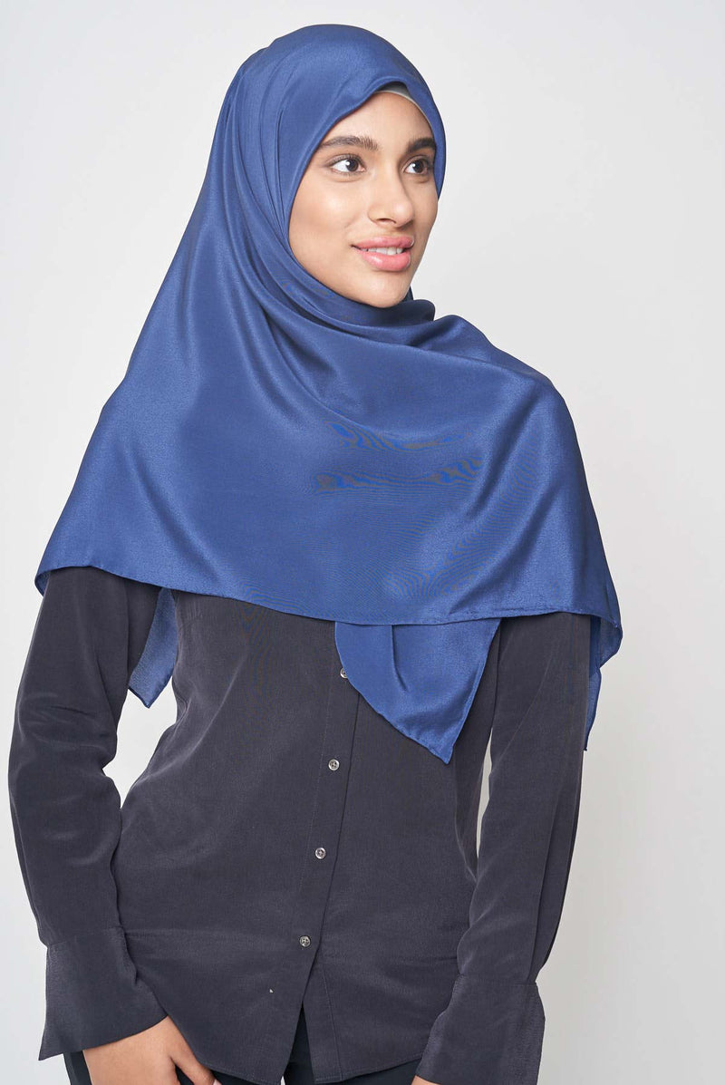 text -- lustre admiral blue