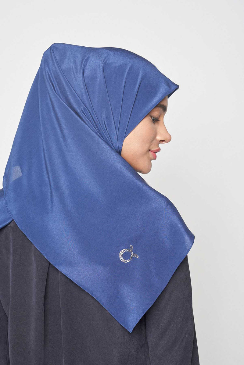 text -- lustre admiral blue