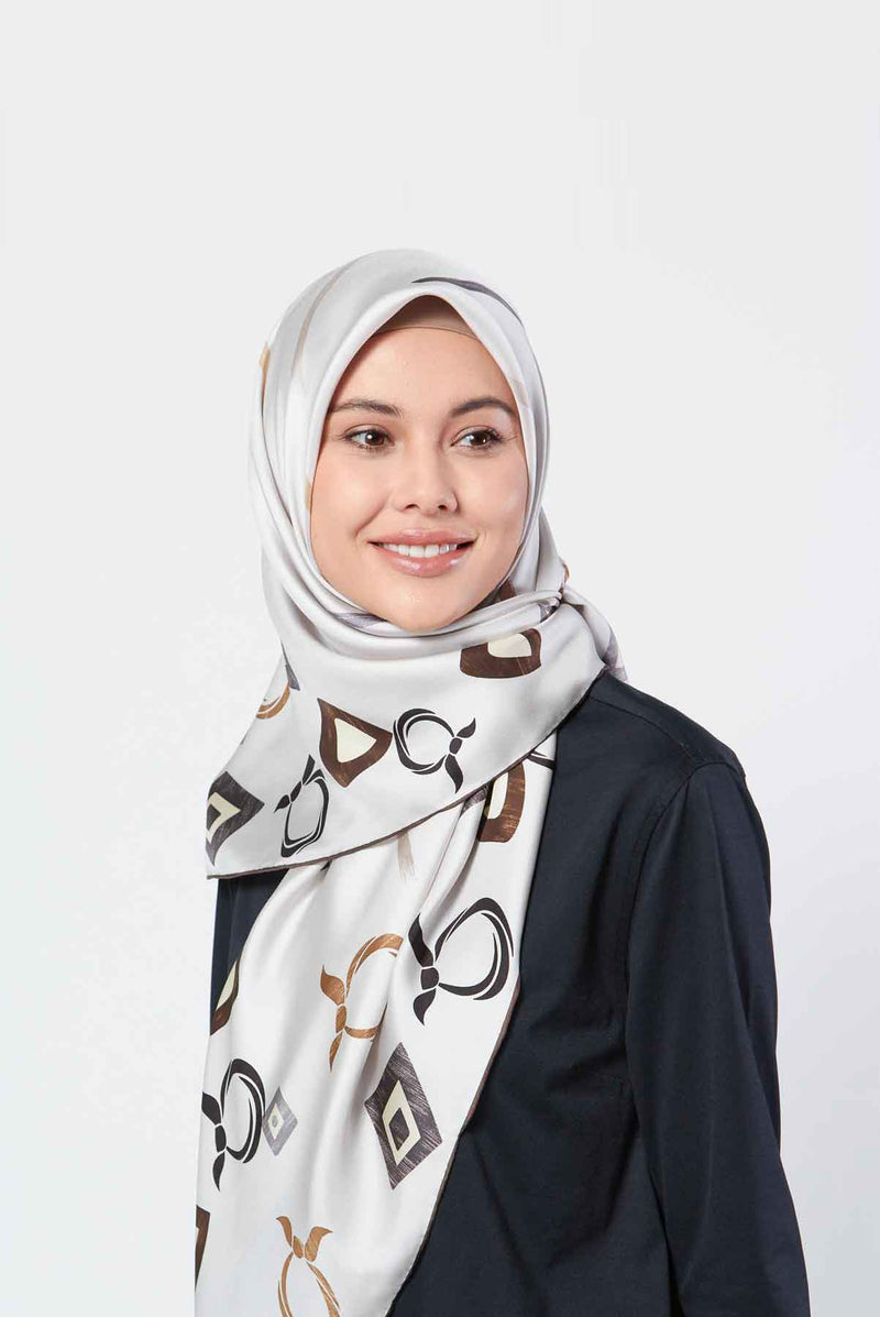 arzu charms square TWILL SILK Large 110cm