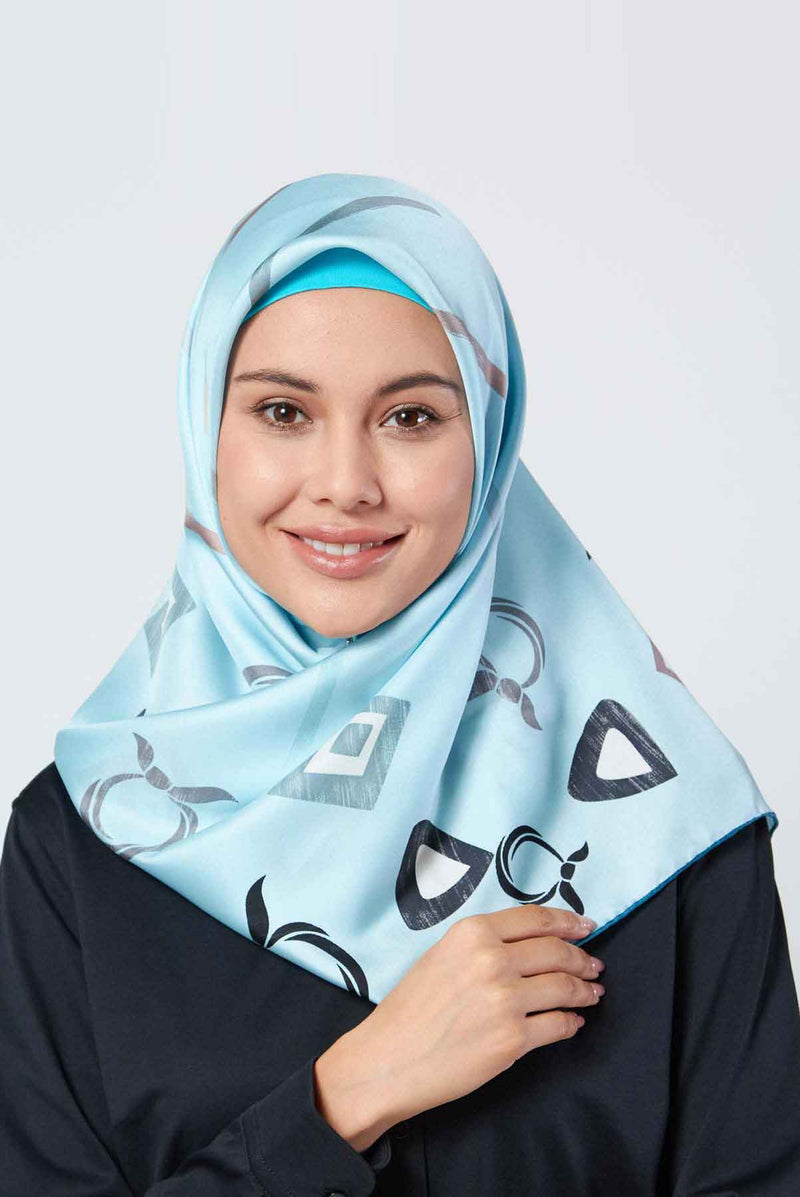 arzu charms square TWILL SILK Large 110cm
