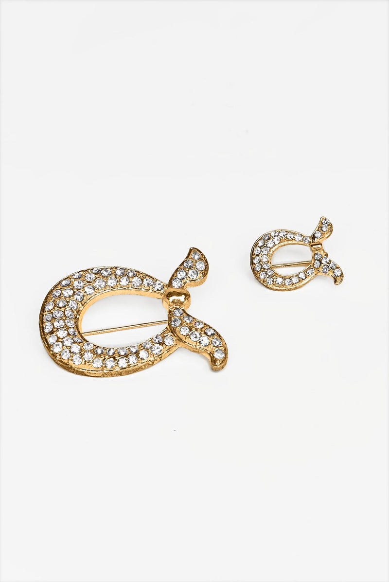 text -- brooch gold
