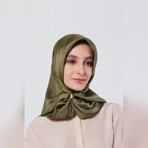 arzu feels like a dream square TWILL SILK Medium with natural silk Shimmer