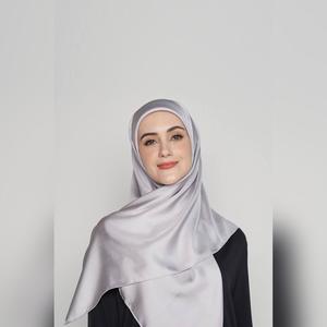 arzu feels like a dream square TWILL SILK Medium with natural silk Shimmer