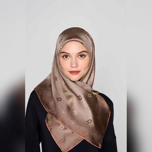 arzu tie the knot TWILL SILK square V2 | printed hijab with natural shimmer