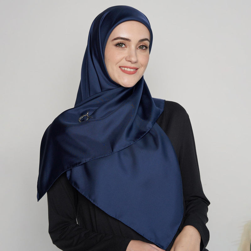 arzu feels like a dream square TWILL SILK Medium with natural silk Shimmer