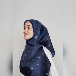 arzu tie the knot TWILL SILK square V2 | printed hijab with natural shimmer