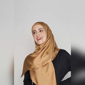 arzu feels like a dream square TWILL SILK Medium with natural silk Shimmer