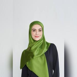 arzu feels like a dream square TWILL SILK Medium with natural silk Shimmer