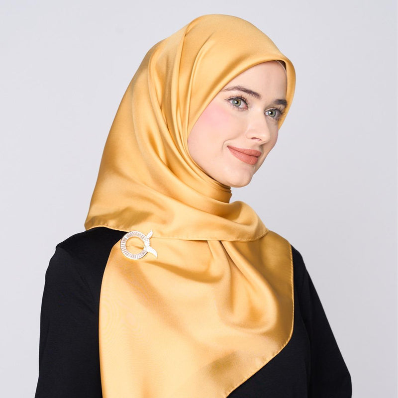 arzu feels like a dream square TWILL SILK Medium with natural silk Shimmer