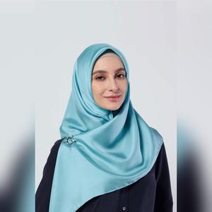 arzu feels like a dream square TWILL SILK Medium with natural silk Shimmer