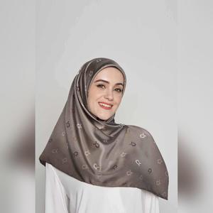 arzu tie the knot TWILL SILK square V2 | printed hijab with natural shimmer