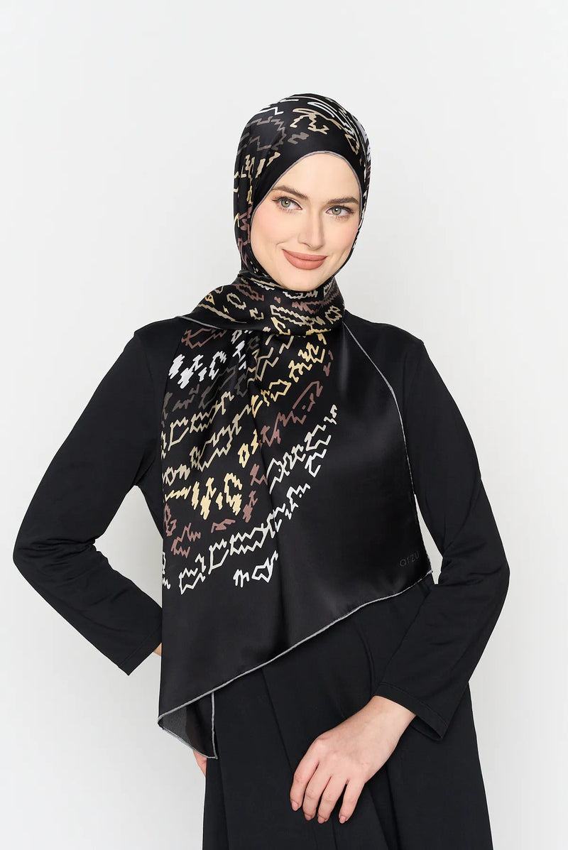 text -- thumbprint golden black