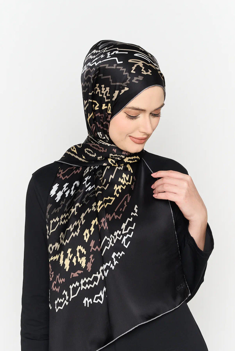 text -- thumbprint golden black