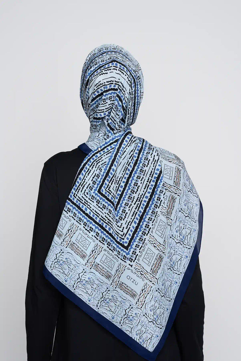 text -- dreamy noir blue