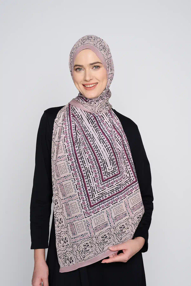 text -- dreamy nude elegance