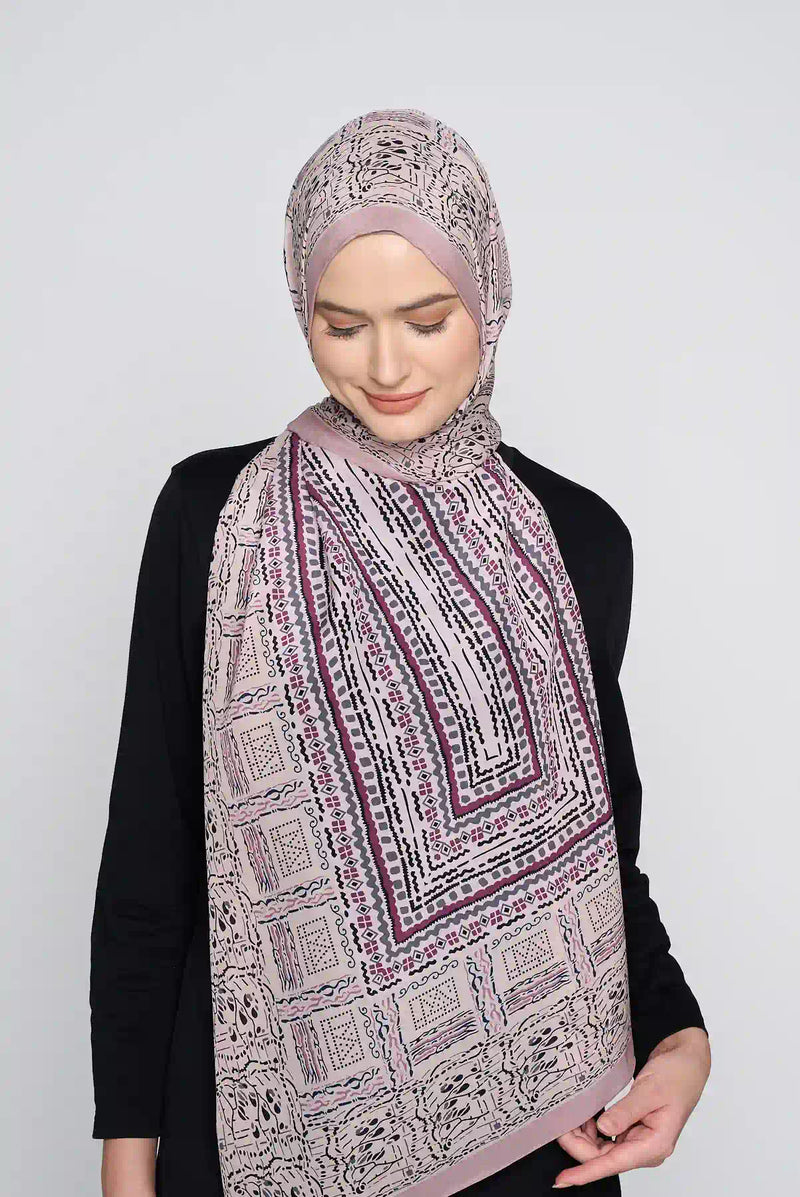 text -- dreamy nude elegance