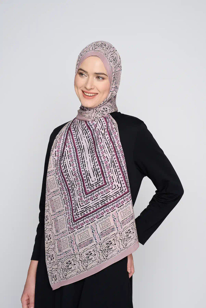 text -- dreamy nude elegance