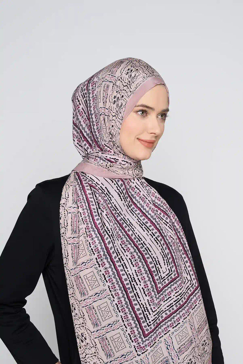 text -- dreamy nude elegance