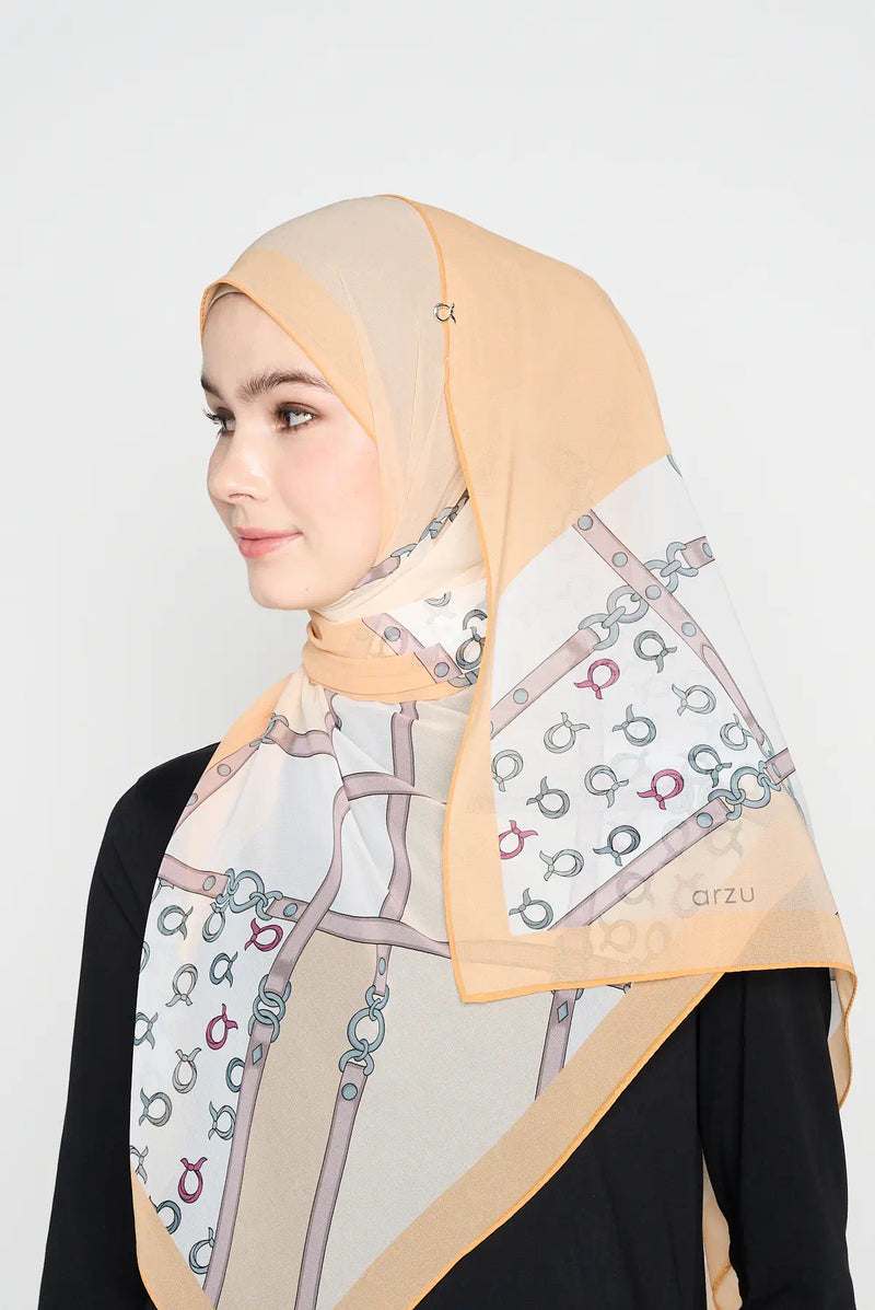 text -- chain peach sand