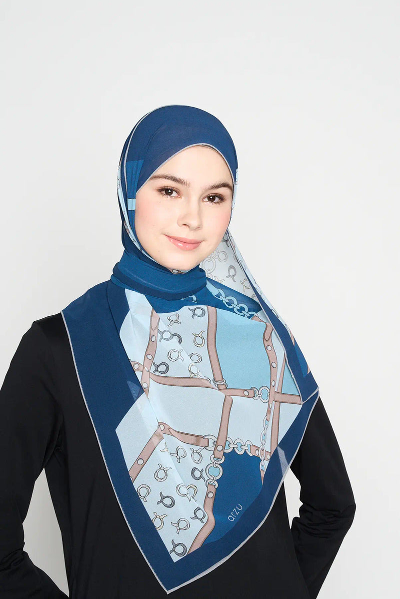 text -- chain stone navy