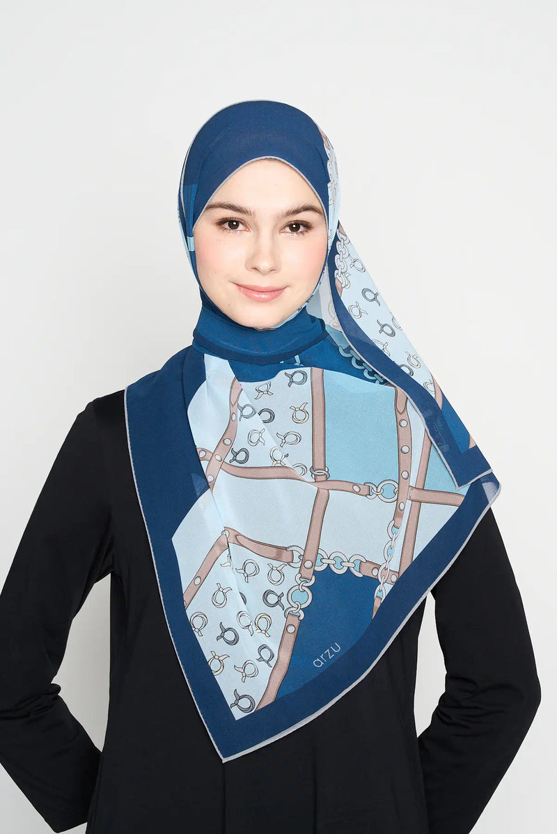 text -- chain stone navy