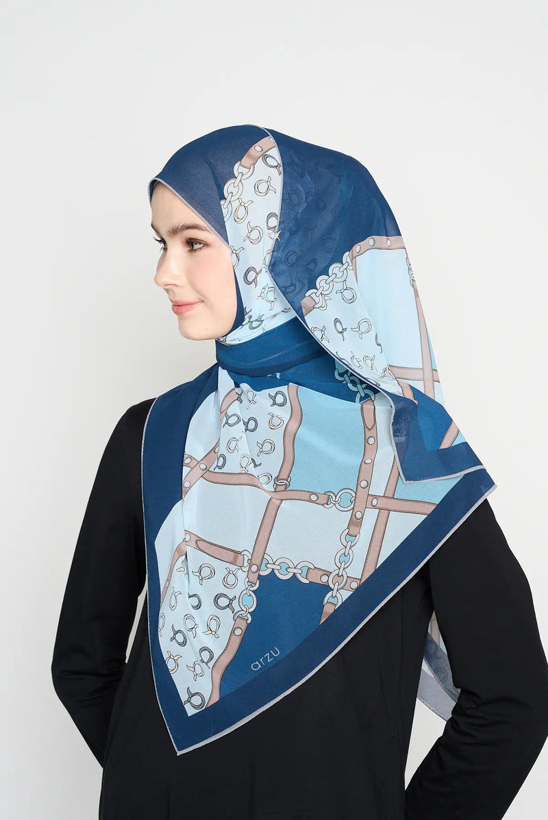 text -- chain stone navy