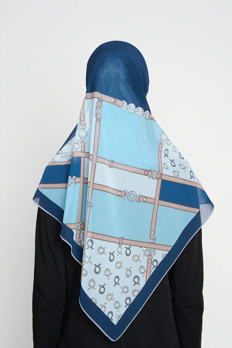 text -- chain stone navy