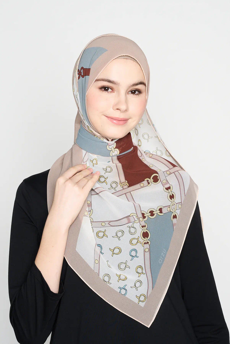 text -- chain taupe mist