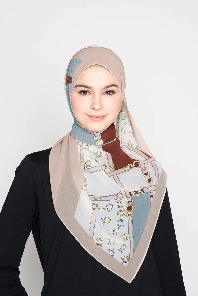 text -- chain taupe mist