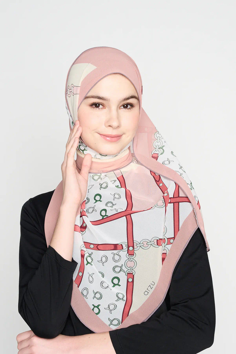 text -- chain soft nude